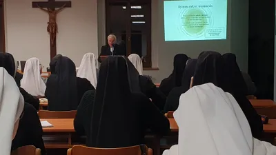 Proměna řeholních institutů: cesta rozlišování, spolupráce a odpovědnosti